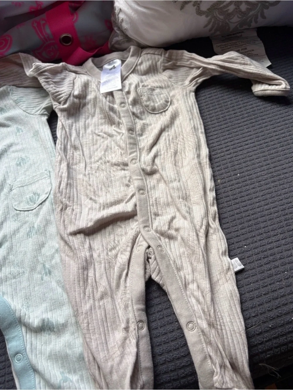 Just Born & Carter’s 0-3month lot of 5 pieces